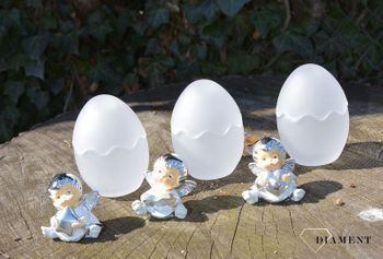 Piękna figurka aniołka trzymającego serduszko w jajku wykonanym ze szkła . Wykonana z wysokiej jakości stali oraz pokryta warstwą srebra w technologii laminowania srebrem (4).JPG